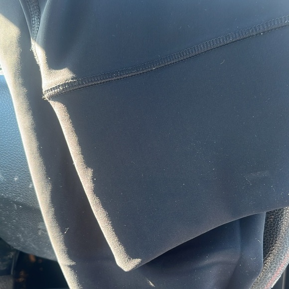 Alo Ripped Leggings. NWOT. Fits like medium - Picture 4 of 4